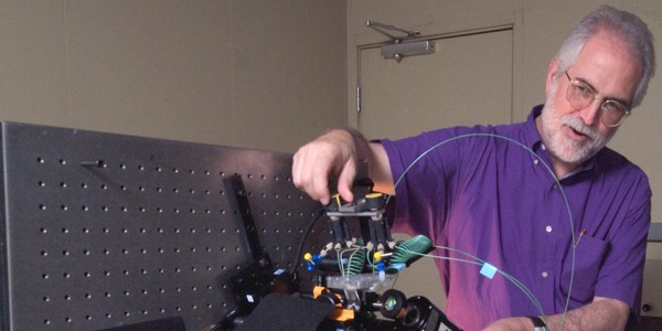 UW Bioengineering faculty Paul Yager demonstrates device in laboratory