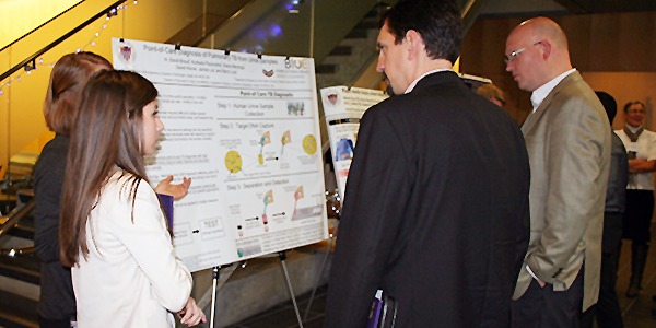 UW Bioengineering students discussing research poster at BioEngage symposium