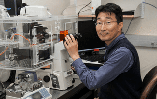 UW Bioengineering faculty Deok-Ho Kim in lab