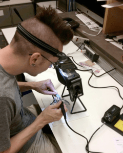 Student demonstrating 2017 UW iGEM project, Chromastat